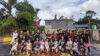 Rumah Sakit Sinar Kasih Toraja mendukung Tim Basket Tana Toraja yang akan berlaga di ajang POPDA Sulsel dengan menyumbangkan bantuan dana. Bantuan tersebut diserahkan langsung oleh Wakil Direktur Rumah Sakit Sinar Kasih Toraja, dr. Disco, kepada perwakilan atlet Basket pada hari Senin (1/7/2024).